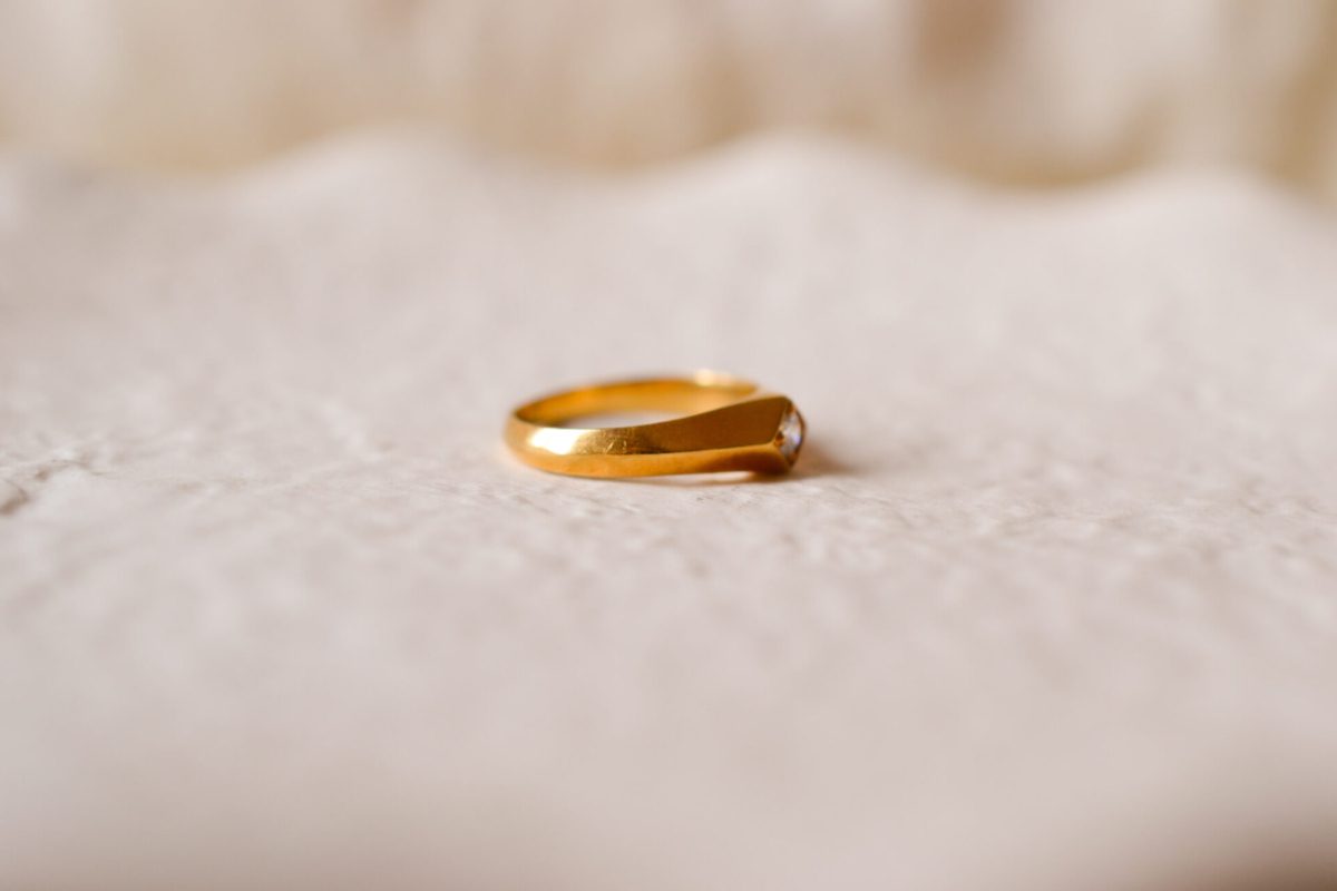 Bague de petit doigt en Or jaune 18 carats sertie d'un Diamant