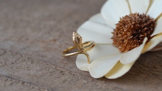 Bague en Or jaune à décor d'un serpent torsadé dans le goût de la maison Cartier - bague éthique et éco reponsable