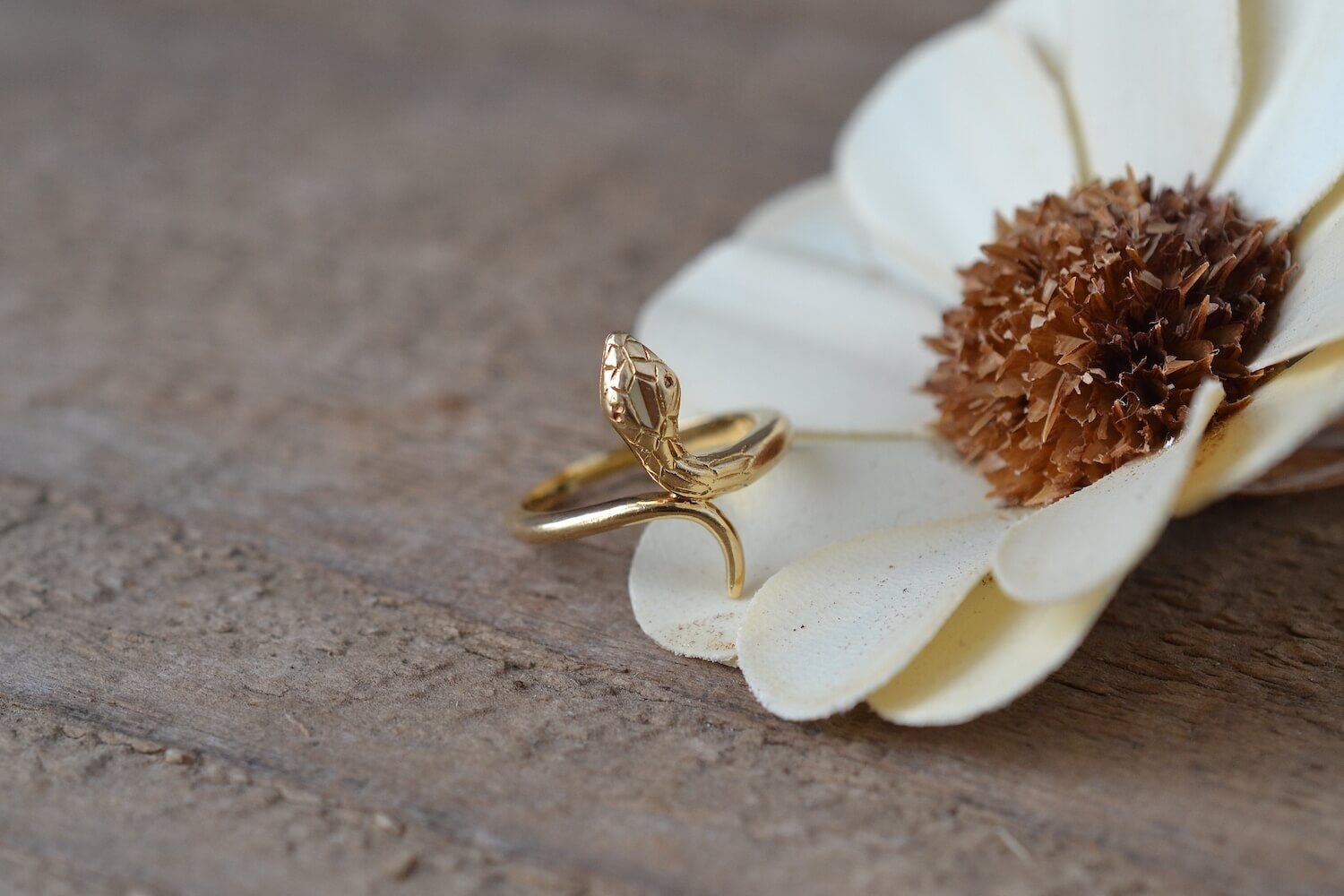 Bague en Or jaune à décor d'un serpent torsadé dans le goût de la maison Cartier - bague éthique et éco reponsable