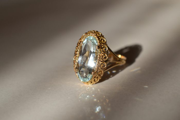 Bague en Or jaune 18 carats sertie d'une Aigue-Marine Bague en Or jaune 18 carats sertie d'une Aigue-Marine