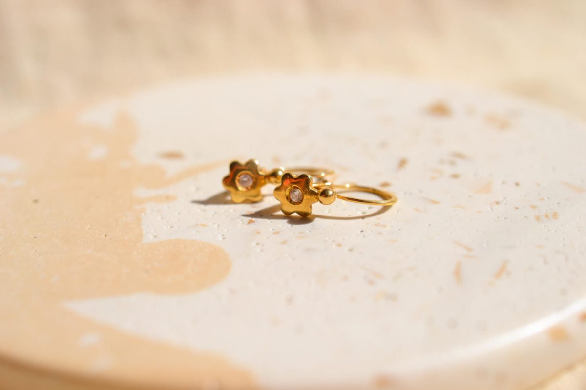 Dormeuses en Or jaune 18 carats serties d'Oxydes