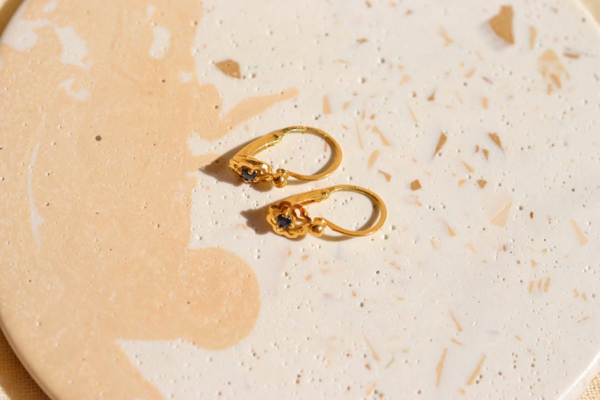 Dormeuses en Or jaune 18 carats serties de Saphirs