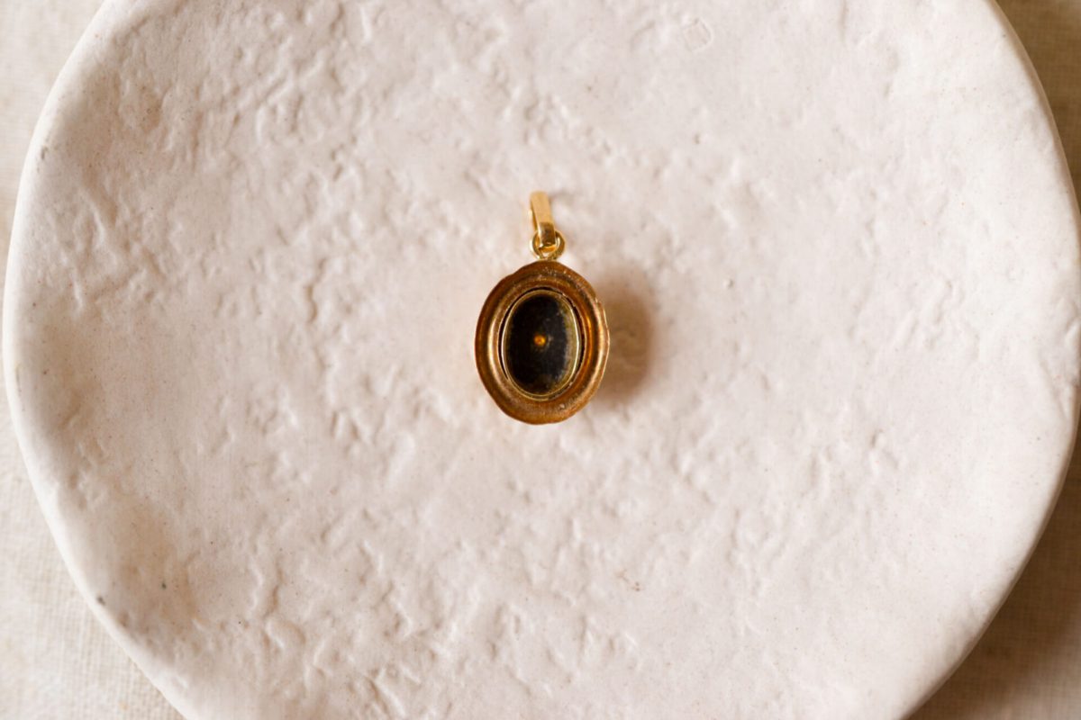Pendentif Vintage en Or jaune 18 carats serti d'une plaque d'Onyx