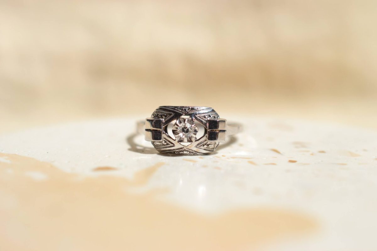 bague ancienne or blanc