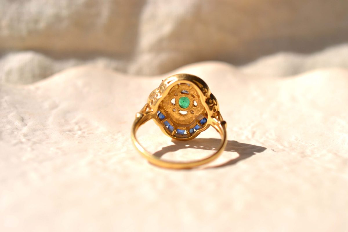 bague émeraude et saphirs ancienne