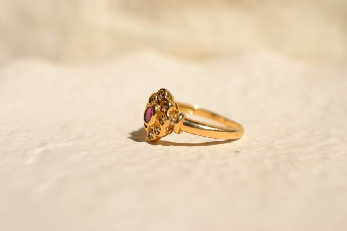 bague fleur rubis