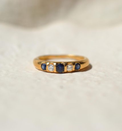 bague jarretière saphirs diamants