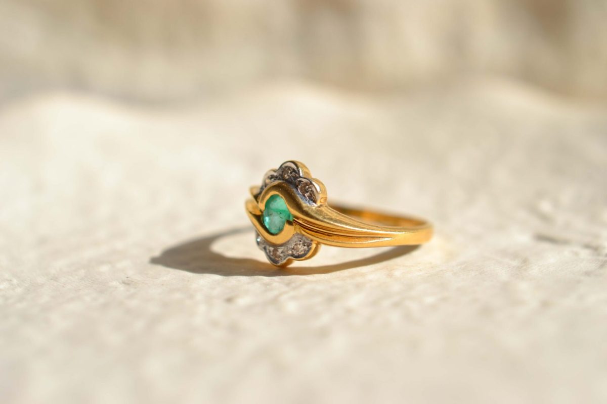 Bague marguerite émeraude vintage