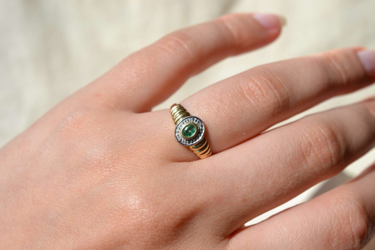 bague ovale émeraude diamants