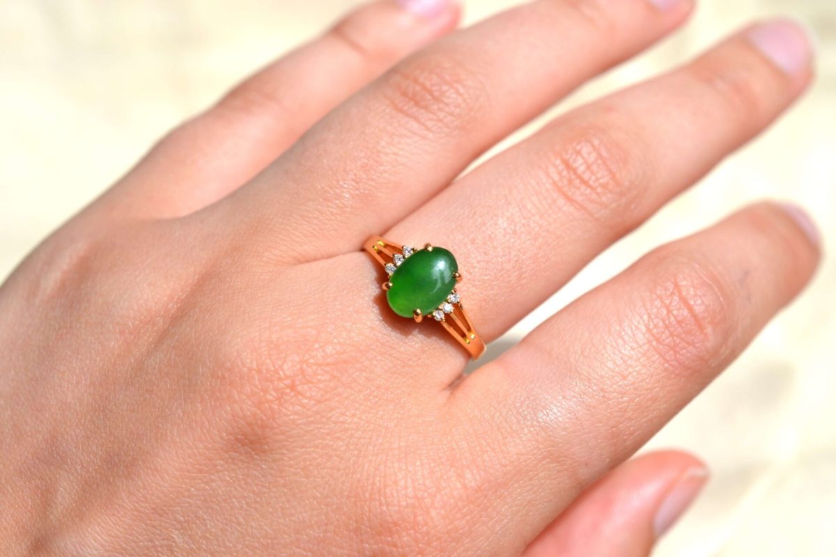 bague pierre verte et diamants