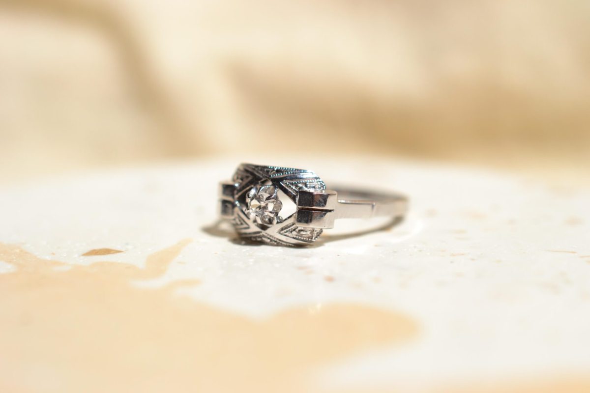 bague vintage or blanc