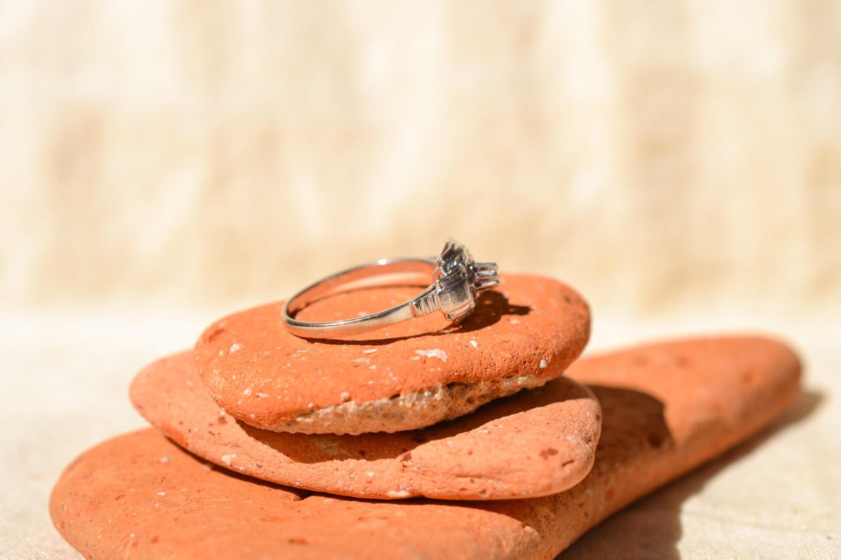 Bague ancienne en Or blanc 18 carats sertie d'un Diamant