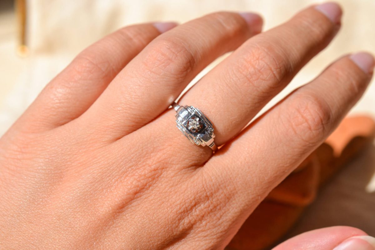 Bague de fiançailles ancienne en Or blanc 18 carats sertie d'un Diamant