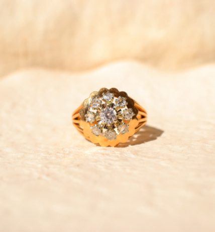 Bague fleur en Or jaune 18 carats en Or jaune 18 carats sertie de pierres blanches