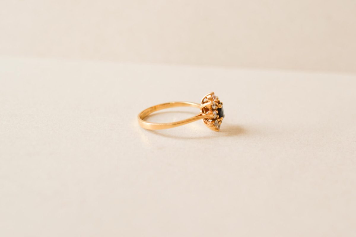 Marguerite or 18 carats
