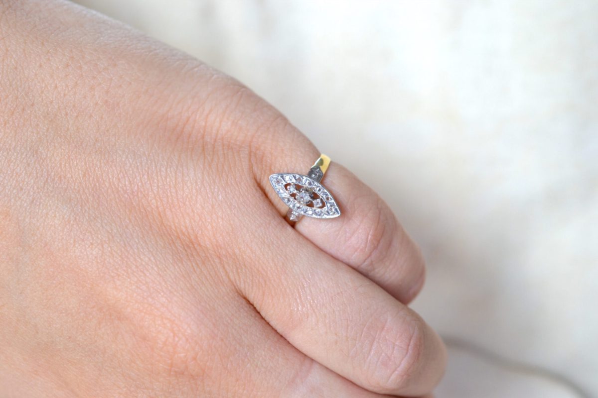 bague navette de petit doigt