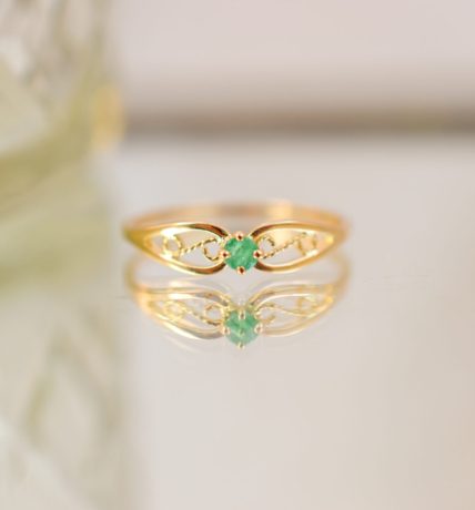 Bague minimaliste Emeraude décor filigranes