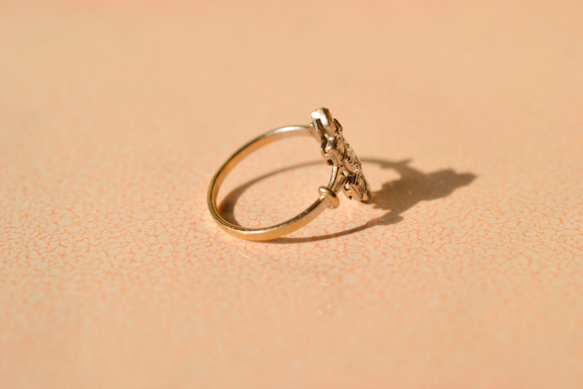 Bague Or Blanc et Diamants Art Déco