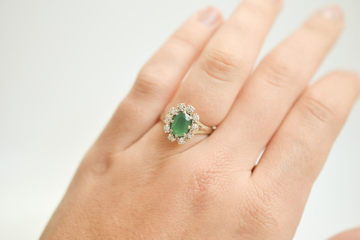 Bague calcédoine et diamants or 18 carats