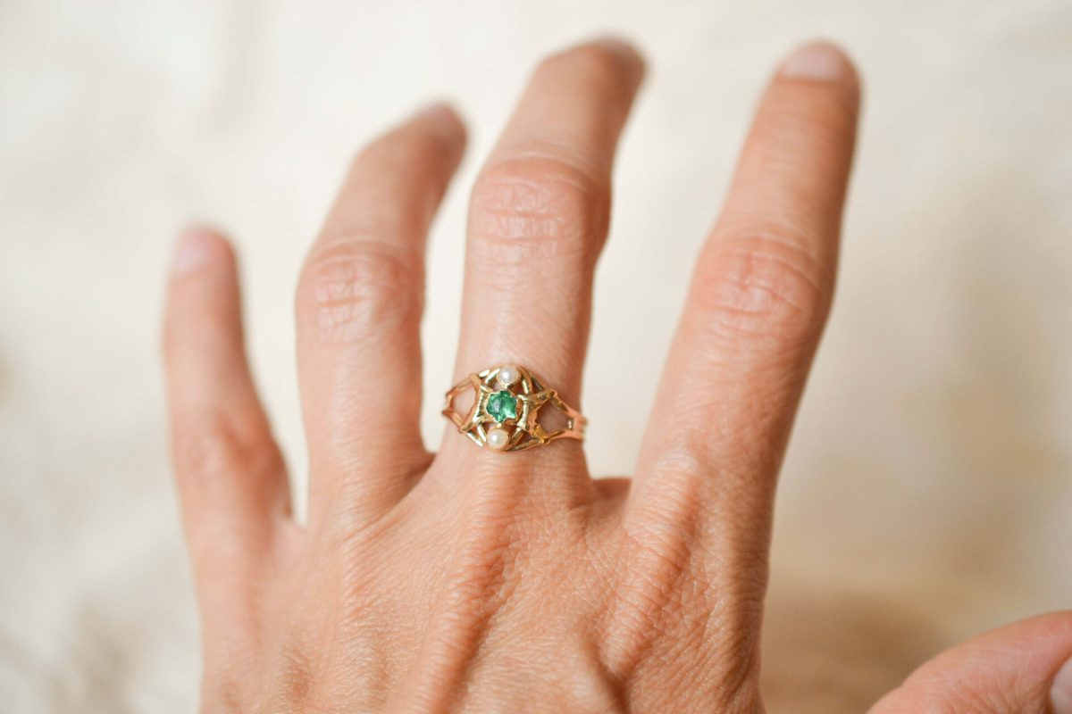 Bague Vintage pierre verte Or 18 carats