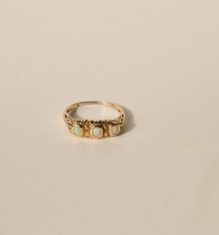 Bague Jarretière cabochons d'Opales