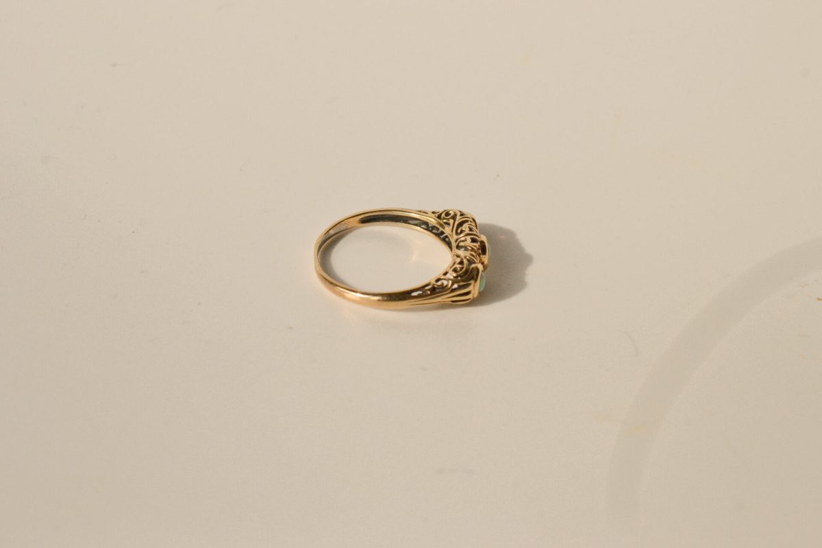 Bague Jarretière cabochons d'Opales