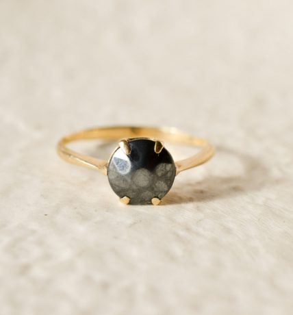 Bague hématite sertie griffes