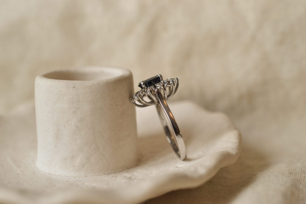 Bague Marguerite Or blanc Saphir