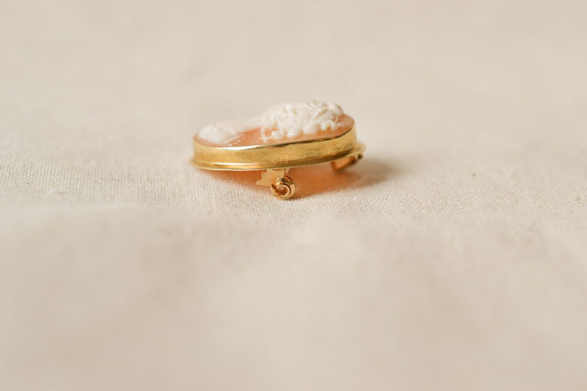 Broche Vintage Camée en Or 18 carats