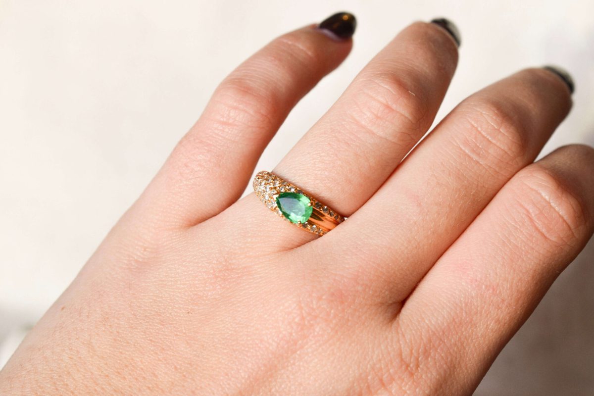 bague ancienne emeraude taille poire or 18 carats